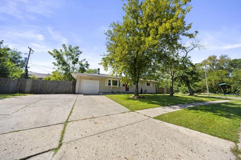 Tiny photo for 5029 Brinwood Place, Columbus, OH 43232 (MLS # 226034613)