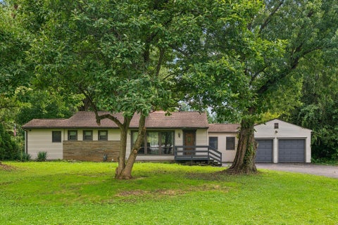 Photo of 1175 E Cooke Road, Columbus, OH 43224 (MLS # 226031660)