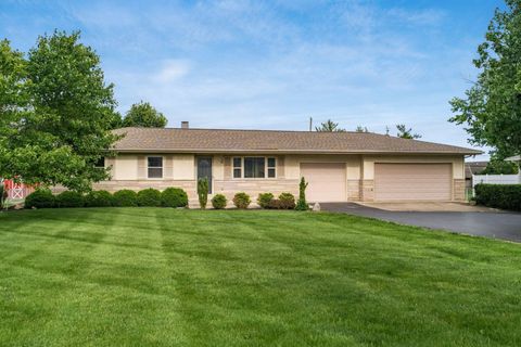 Photo of 3542 Hoover Road, Grove City, OH 43123 (MLS # 226018984)