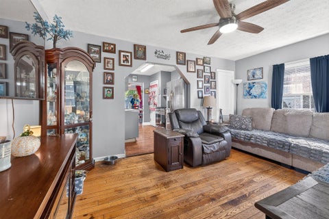 Tiny photo for 2610 Grasmere Avenue, Columbus, OH 43211 (MLS # 226037960)