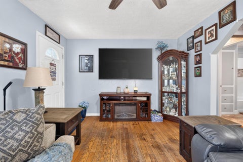 Tiny photo for 2610 Grasmere Avenue, Columbus, OH 43211 (MLS # 226037960)