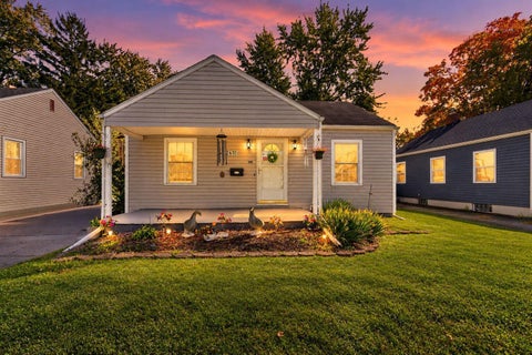 Tiny photo for 2610 Grasmere Avenue, Columbus, OH 43211 (MLS # 226037960)