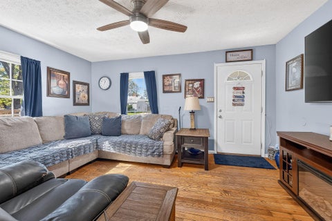 Tiny photo for 2610 Grasmere Avenue, Columbus, OH 43211 (MLS # 226037960)