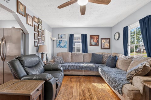 Tiny photo for 2610 Grasmere Avenue, Columbus, OH 43211 (MLS # 226037960)