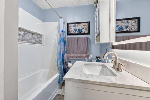 Tiny photo for 2610 Grasmere Avenue, Columbus, OH 43211 (MLS # 226037960)
