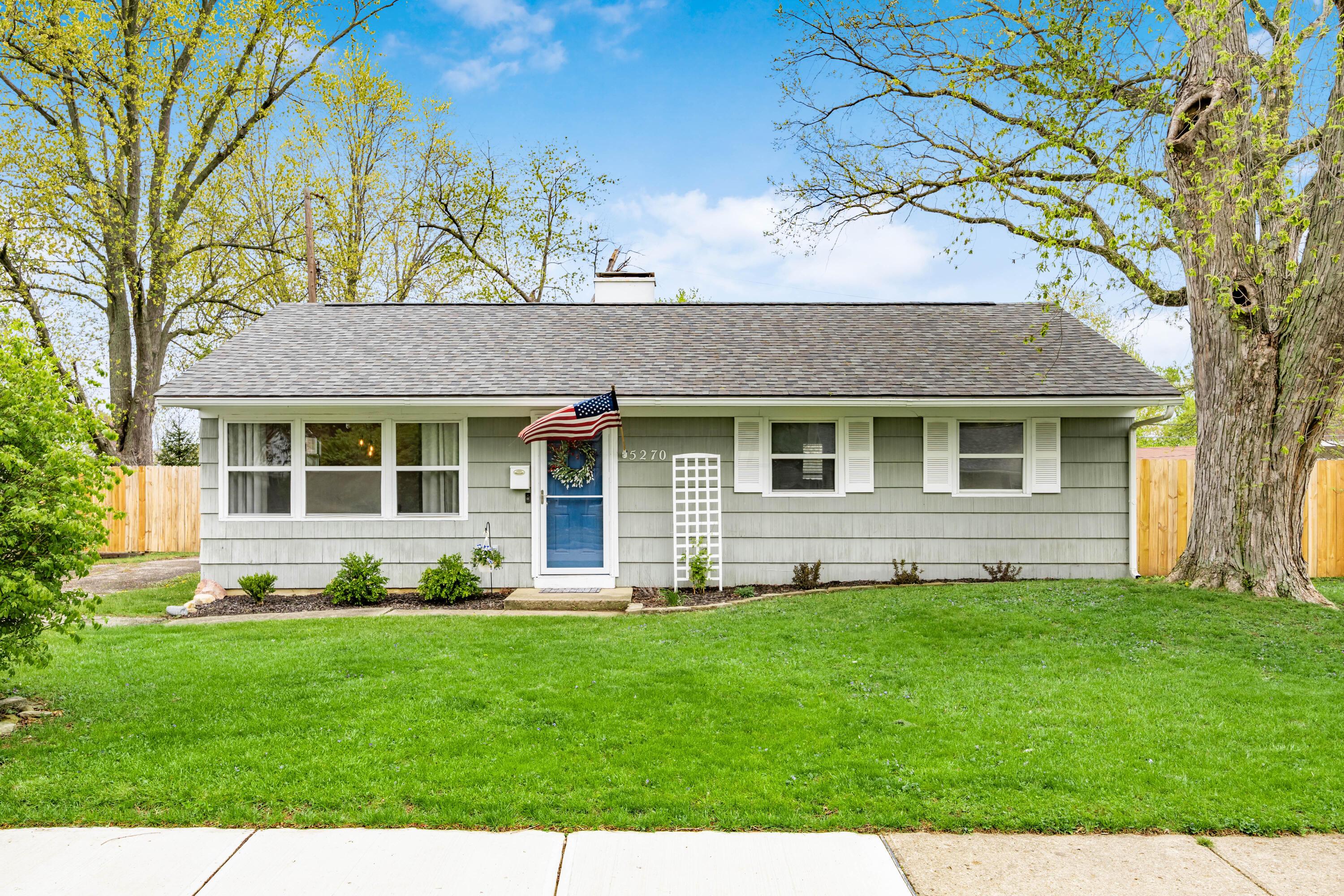 5270 Crescent Drive, Hilliard, Ohio image 1