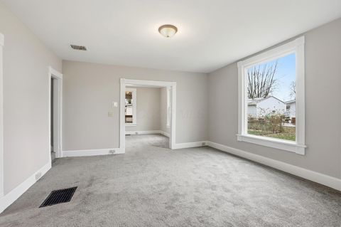 Tiny photo for 200 Washington Avenue, London, OH 43140 (MLS # 225045330)