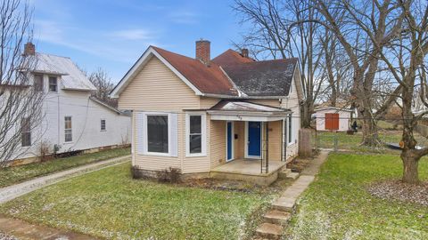 Photo of 200 Washington Avenue, London, OH 43140 (MLS # 225045330)