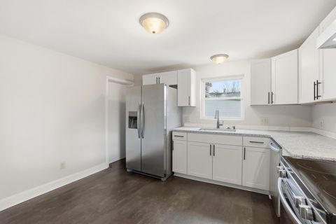 Tiny photo for 200 Washington Avenue, London, OH 43140 (MLS # 225045330)