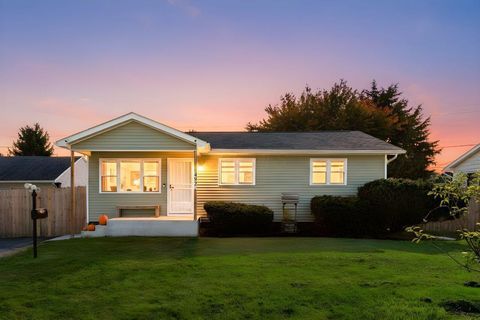 Photo of 492 Lennox Avenue, Columbus, OH 43228 (MLS # 225039040)