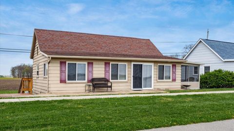 Photo of 13150 W Bank Drive NE, Millersport, OH 43046 (MLS # 226012058)