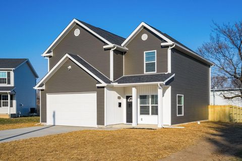 Photo of 592 Rhoads Avenue, Columbus, OH 43205 (MLS # 226001006)