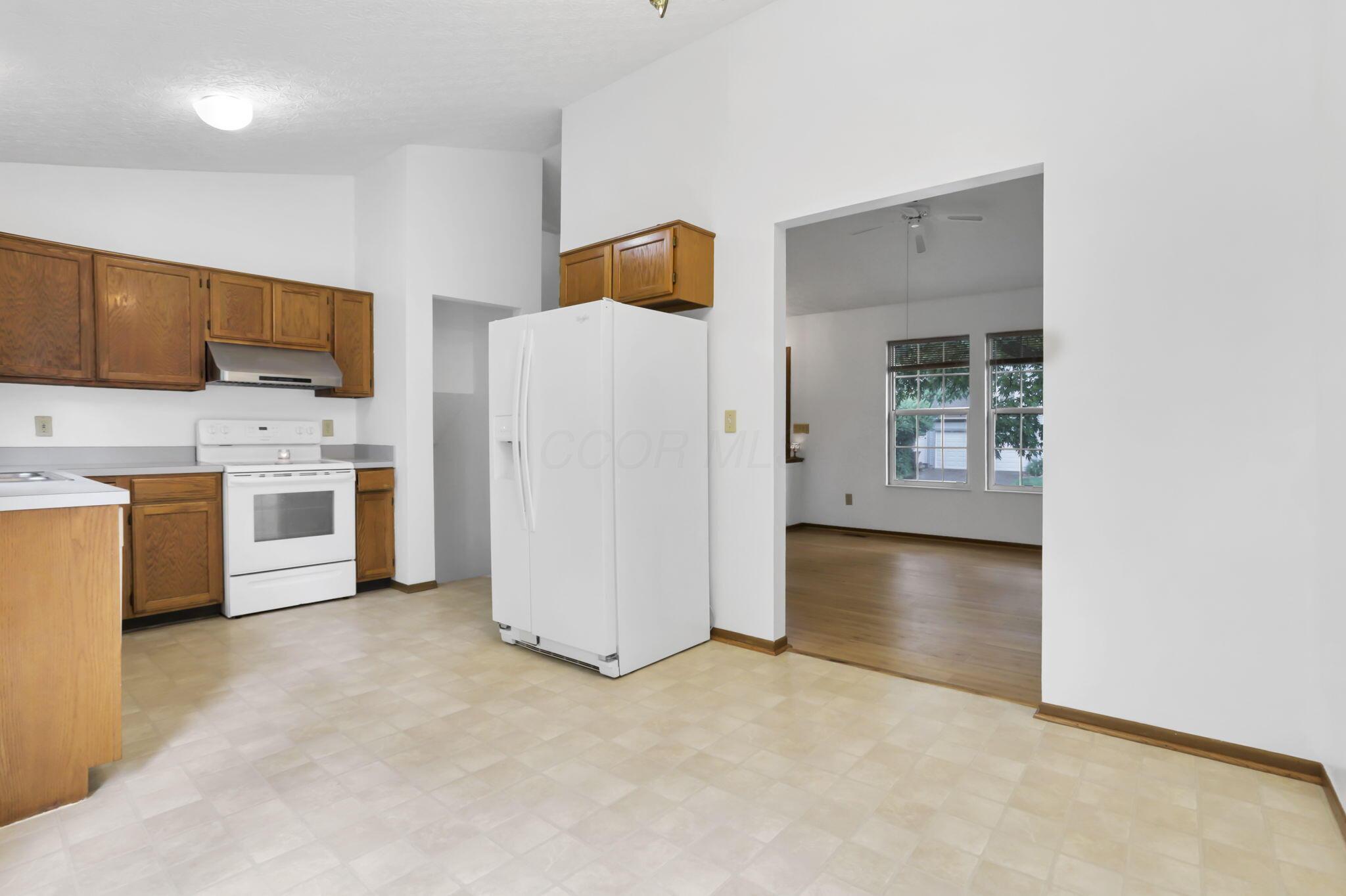 3523 Frenchpark Drive, Columbus, Ohio image 9