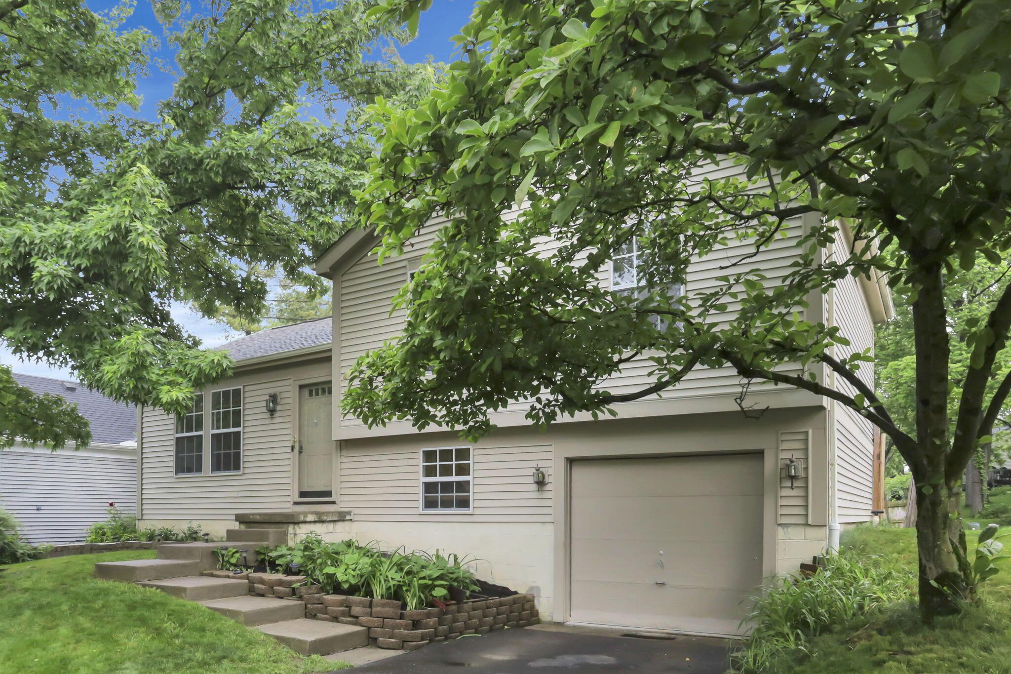 3523 Frenchpark Drive, Columbus, Ohio image 3