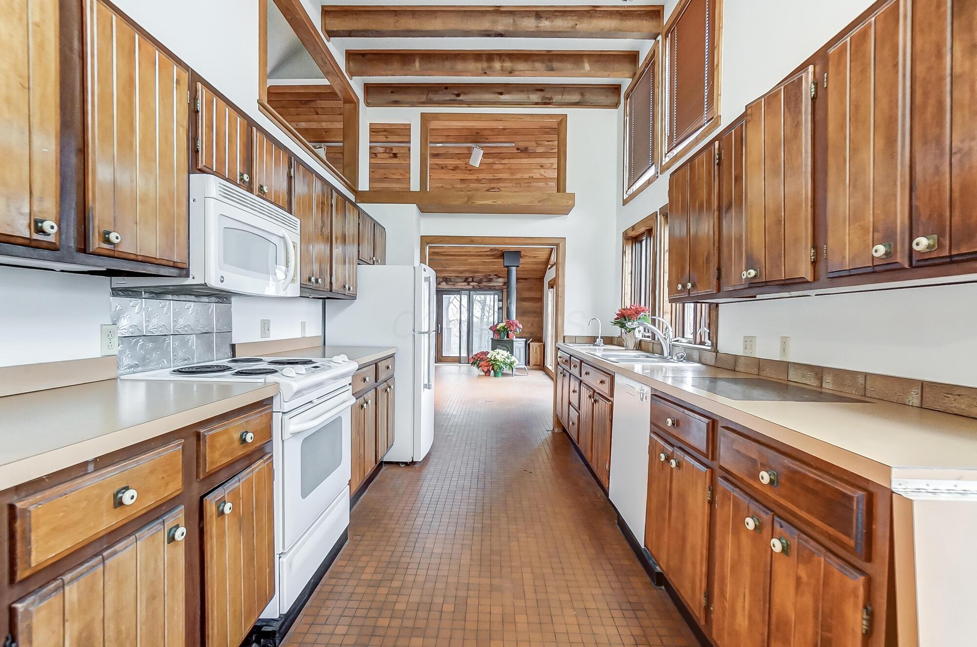 11055 Reynolds Road, Utica, Ohio image 11