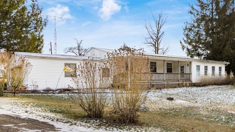 Photo of 9390 Perryton Road, Frazeysburg, OH 43822 (MLS # 226003041)