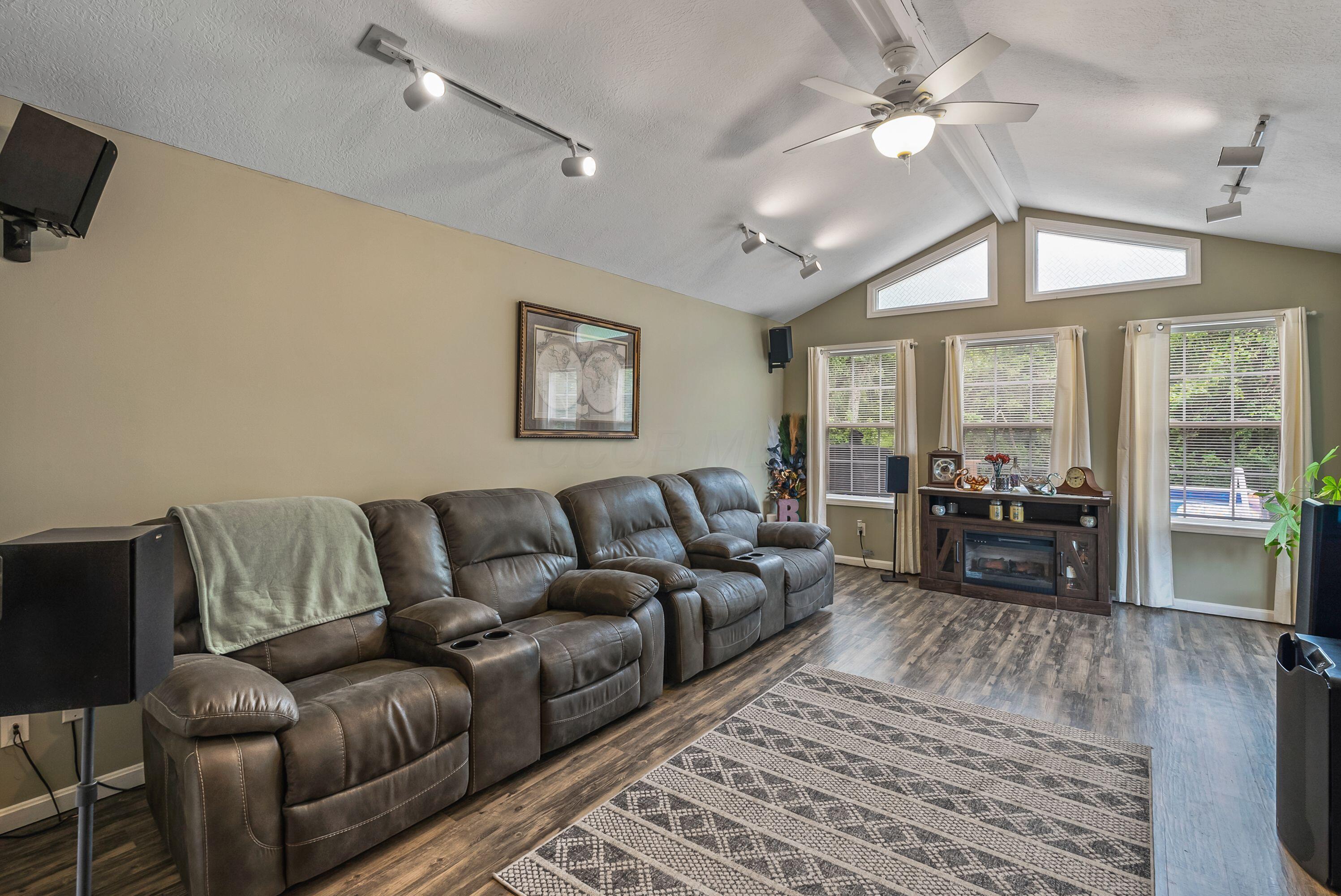 1129 Coventry Circle, Lancaster, Ohio image 17