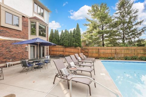 Tiny photo for 8011 Golfview Court, Columbus, OH 43235 (MLS # 225037495)