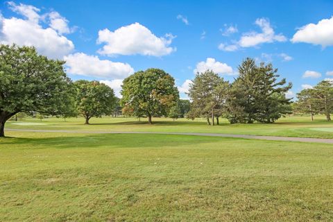 Tiny photo for 8011 Golfview Court, Columbus, OH 43235 (MLS # 225037495)