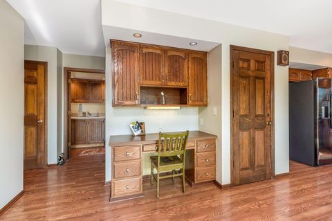 Tiny photo for 8011 Golfview Court, Columbus, OH 43235 (MLS # 225037495)