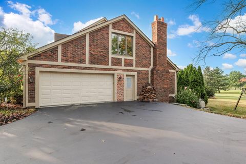 Tiny photo for 8011 Golfview Court, Columbus, OH 43235 (MLS # 225037495)