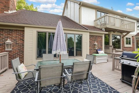 Tiny photo for 8011 Golfview Court, Columbus, OH 43235 (MLS # 225037495)