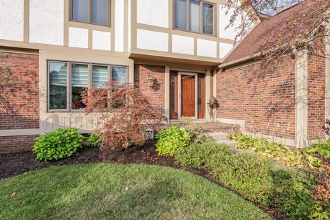 Tiny photo for 8011 Golfview Court, Columbus, OH 43235 (MLS # 225037495)