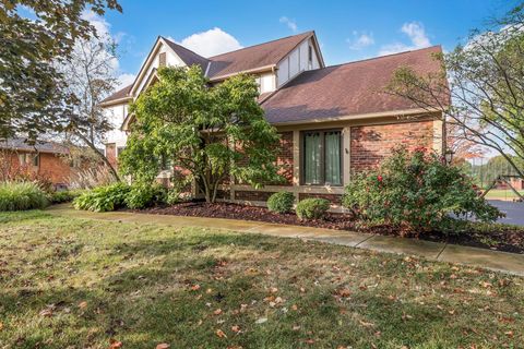 Tiny photo for 8011 Golfview Court, Columbus, OH 43235 (MLS # 225037495)