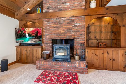Tiny photo for 8011 Golfview Court, Columbus, OH 43235 (MLS # 225037495)