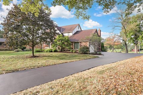 Tiny photo for 8011 Golfview Court, Columbus, OH 43235 (MLS # 225037495)