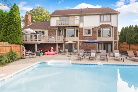 Tiny photo for 8011 Golfview Court, Columbus, OH 43235 (MLS # 225037495)