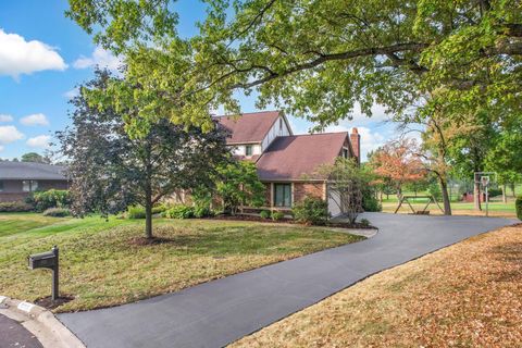 Tiny photo for 8011 Golfview Court, Columbus, OH 43235 (MLS # 225037495)