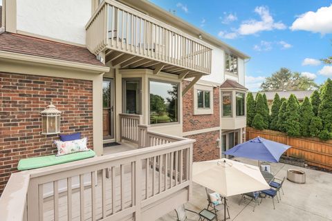 Tiny photo for 8011 Golfview Court, Columbus, OH 43235 (MLS # 225037495)