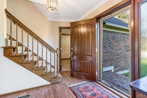 Tiny photo for 8011 Golfview Court, Columbus, OH 43235 (MLS # 225037495)