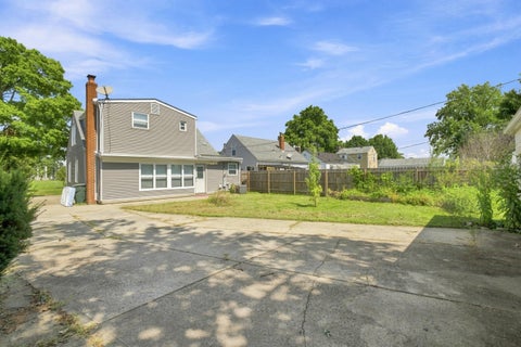 Tiny photo for 3339 Parkside Road, Columbus, OH 43204 (MLS # 226033762)