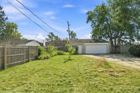 Tiny photo for 3339 Parkside Road, Columbus, OH 43204 (MLS # 226033762)