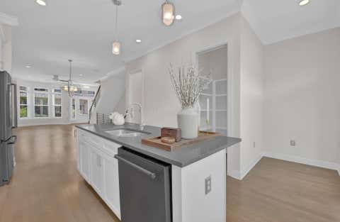 Tiny photo for 866 Pullman Way 23 #23, Grandview Heights, OH 43212 (MLS # 226029843)