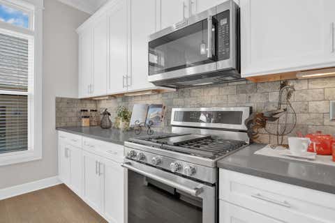Tiny photo for 866 Pullman Way 23 #23, Grandview Heights, OH 43212 (MLS # 226029843)