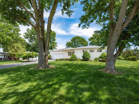 Photo of 5675 Grove City Road, Grove City, OH 43123 (MLS # 226016712)