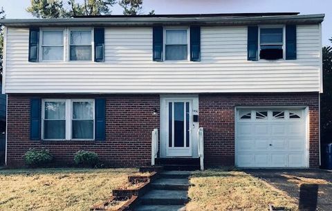 Photo of 1450 Felix Drive, Columbus, OH 43207 (MLS # 225033822)