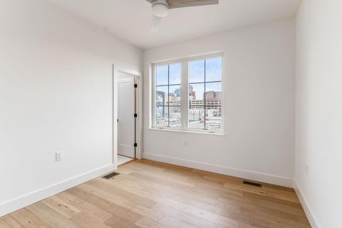 Tiny photo for 110 E Lafayette Street, Columbus, OH 43215 (MLS # 226012159)