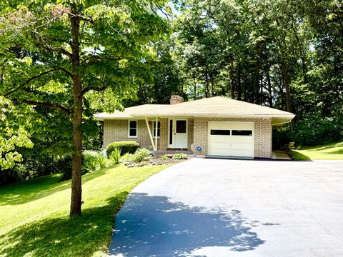 Photo of 348 Shannon Drive, Chillicothe, OH 45601 (MLS # 226024764)