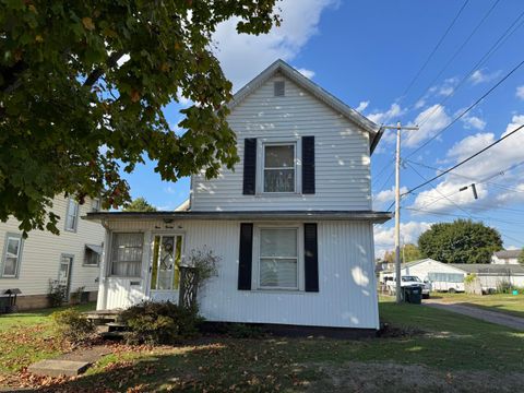 Photo of 922 Pine Street, Coshocton, OH 43812 (MLS # 225039214)
