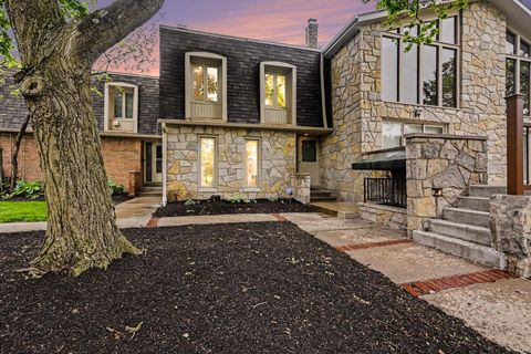 Photo of 3600 Reed Road 18 #18, Columbus, OH 43220 (MLS # 226015514)