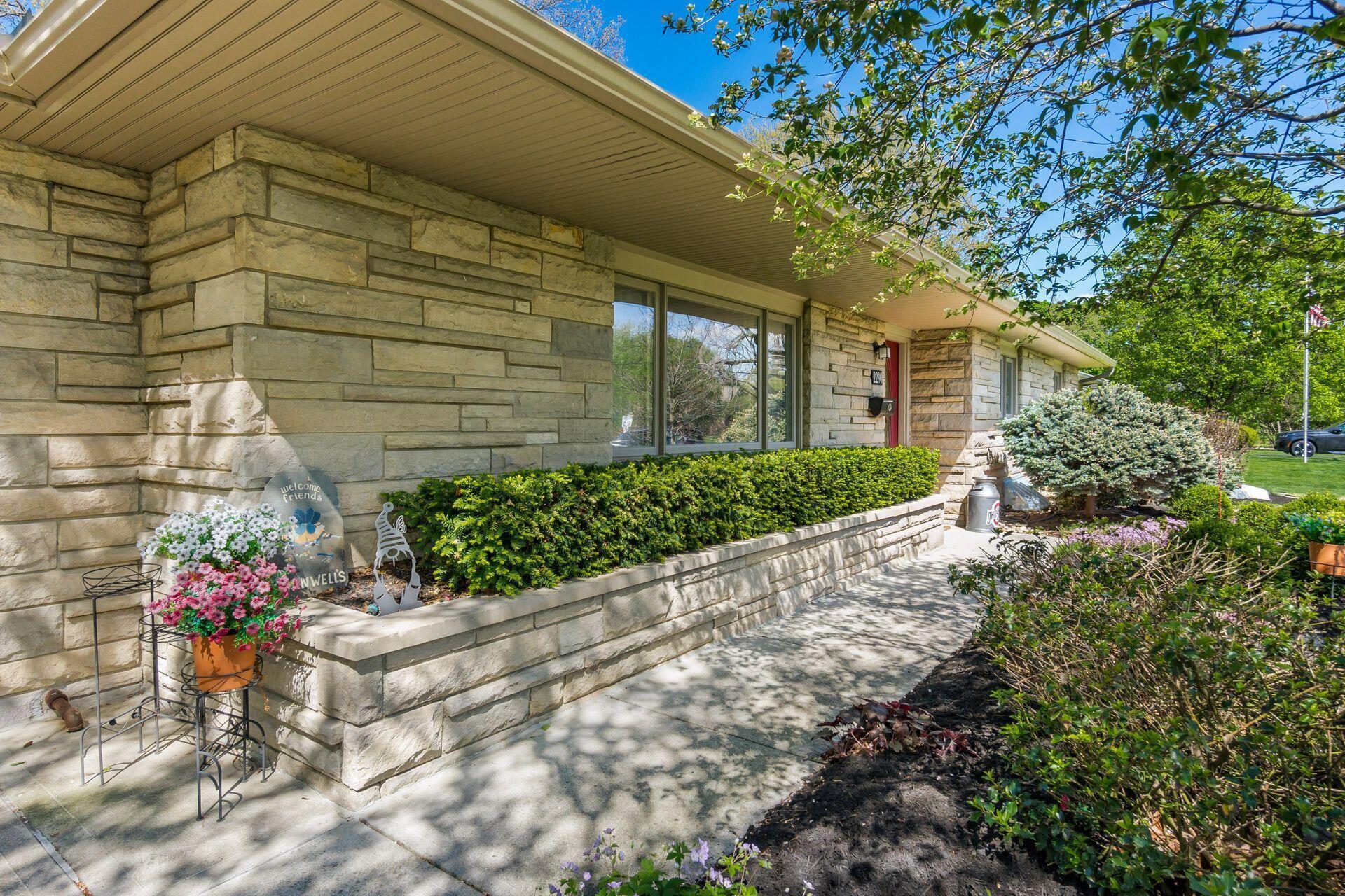 2290 Middlesex Road