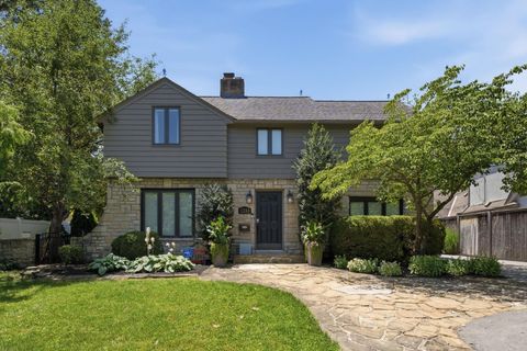 Photo of 2281 Northwest Boulevard, Columbus, OH 43221 (MLS # 226024457)