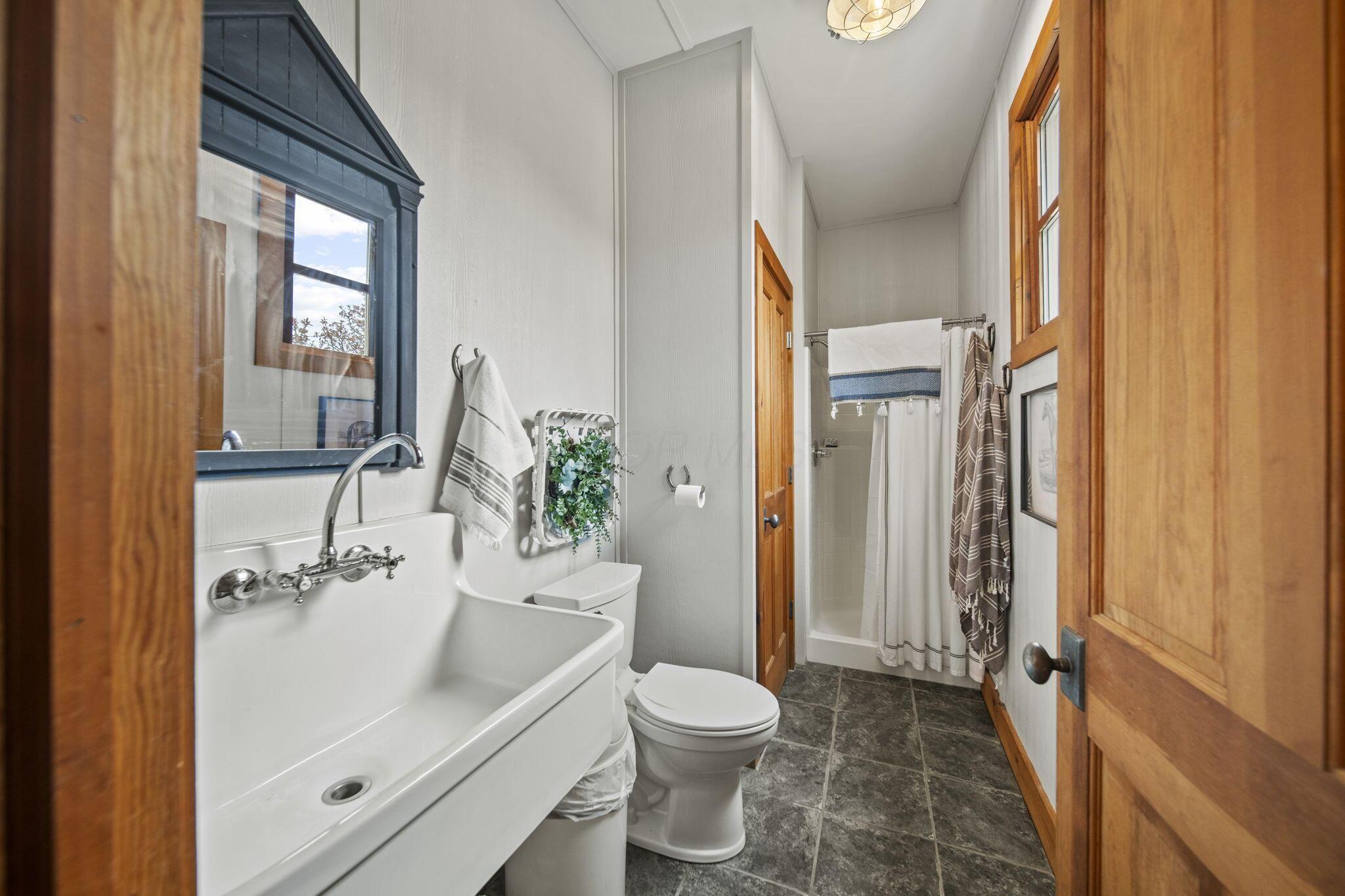 Alexandria, Ohio 43001, United States, 5 Bedrooms Bedrooms, ,11 BathroomsBathrooms,Residential,Contingent,111652