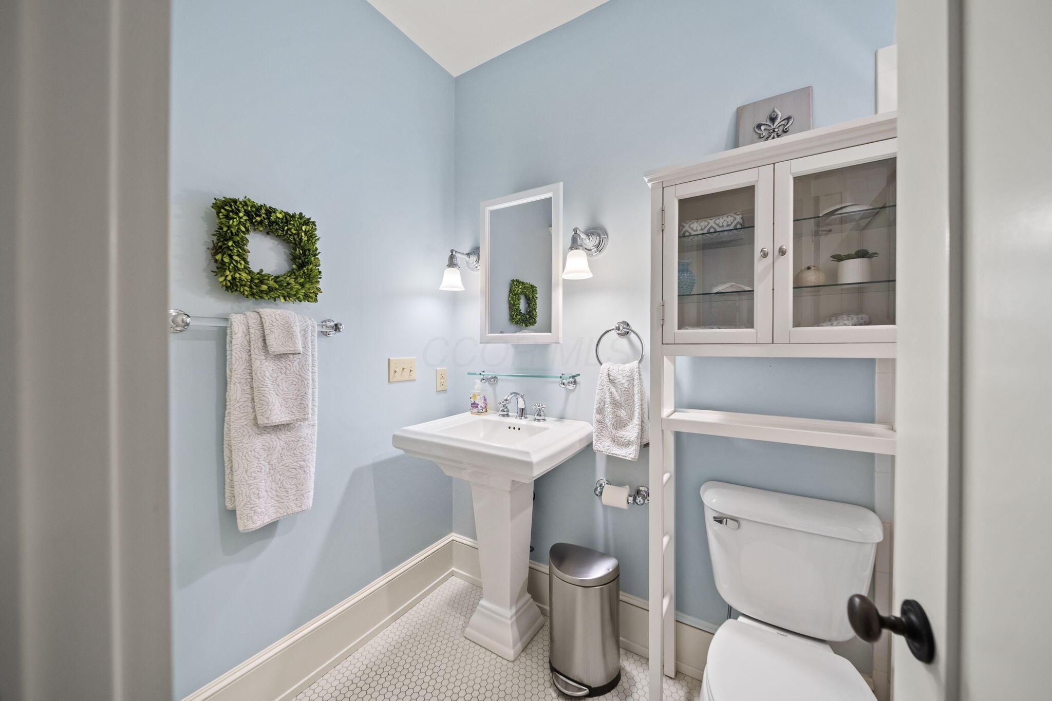 Alexandria, Ohio 43001, United States, 5 Bedrooms Bedrooms, ,11 BathroomsBathrooms,Residential,Contingent,111652