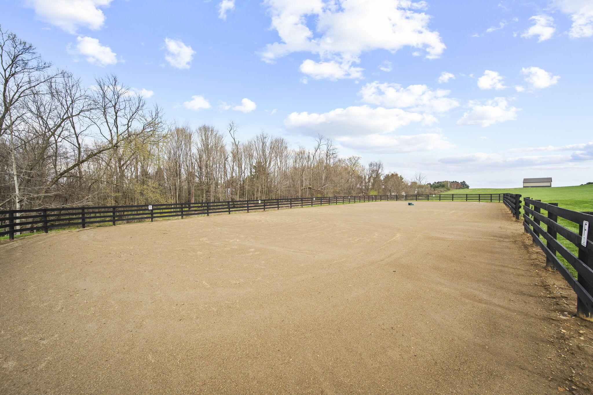 Alexandria, Ohio 43001, United States, 5 Bedrooms Bedrooms, ,11 BathroomsBathrooms,Residential,Contingent,111652