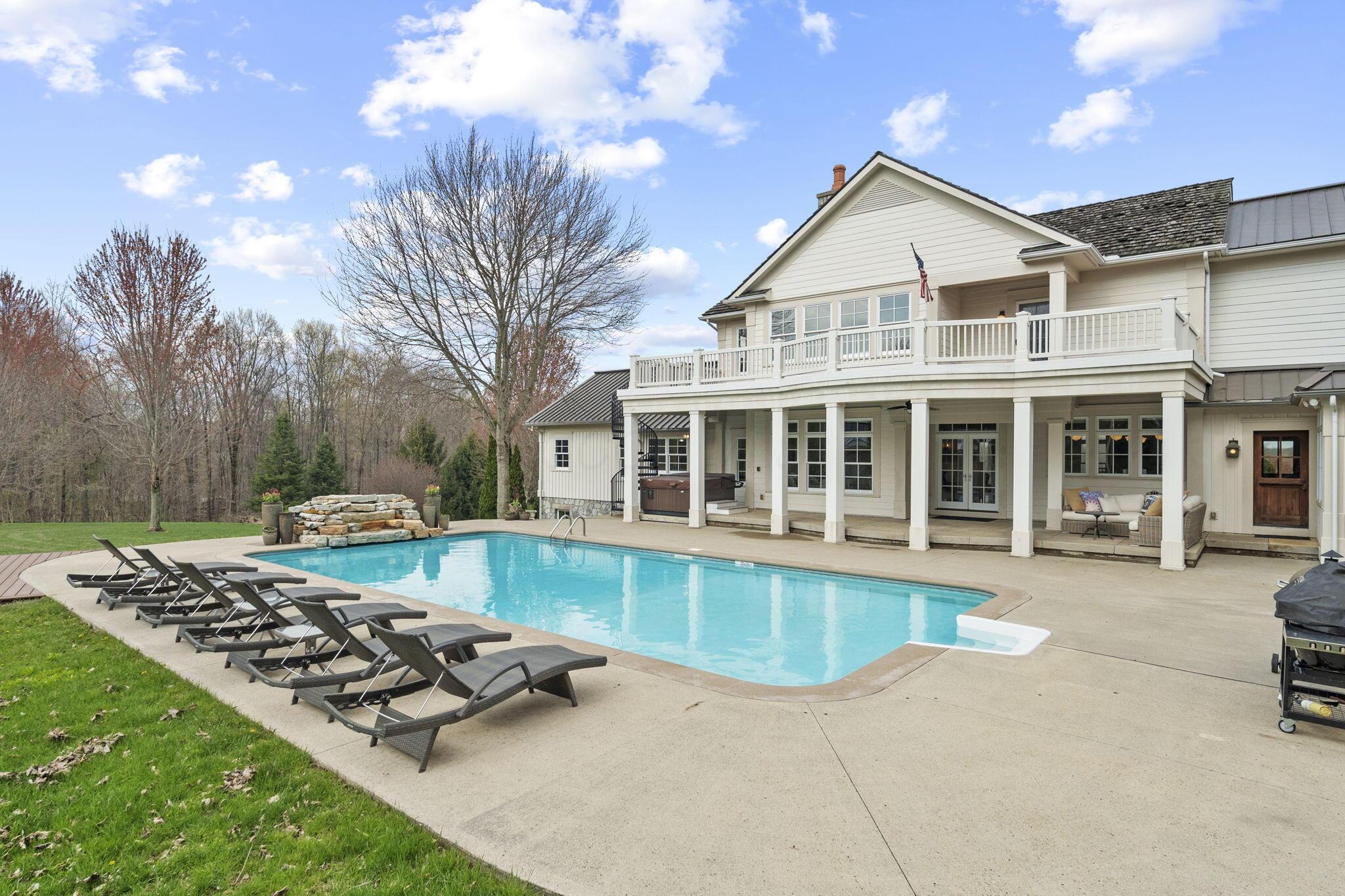 Alexandria, Ohio 43001, United States, 5 Bedrooms Bedrooms, ,11 BathroomsBathrooms,Residential,Contingent,111652